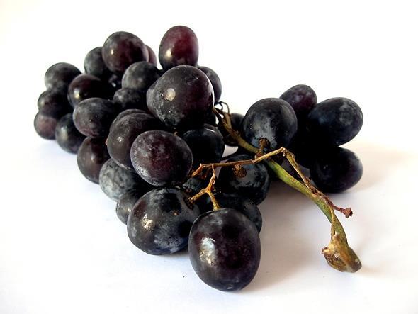 Чем полезен виноград для женщин