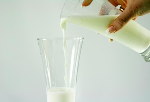 Молочный пилинг: описание функций и воздействие на кожу