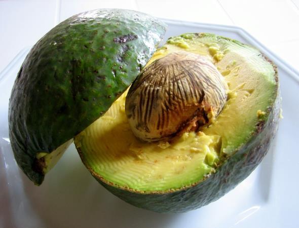 Чем полезно авокадо для женщин