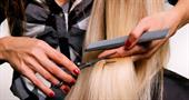 Какой эффект производит на волосы стрижка горячими ножницами?