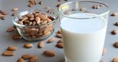 6 лучших заменителей коровьего молока для любителей фитнеса и желающих похудеть